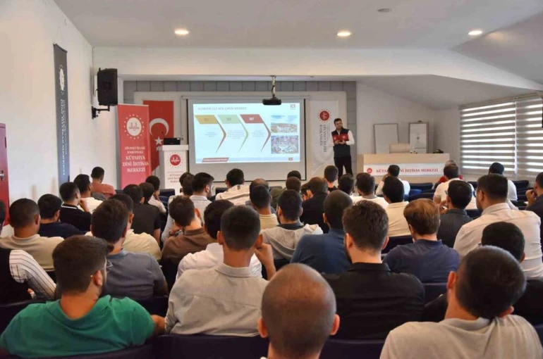 Din görevlisi adaylarına ilk yardım semineri