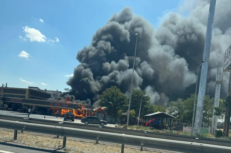 Dinlenme tesisinin restoranı alevlere teslim oldu
