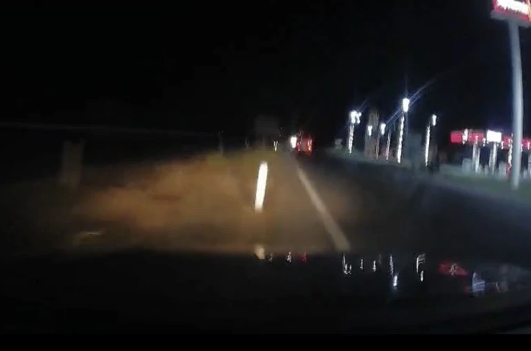 Direksiyon başında uyuyan sürücü yoldan çıktı, facia kıl payı atlatıldı