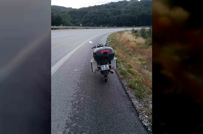 Direksiyon hâkimiyetini kaybeden motosiklet sürücüsü yoldan çıktı: 1 yaralı