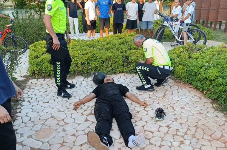 Direksiyon hakimiyetini kaybedip aydınlatma direğini devirdi, ceza yağdı