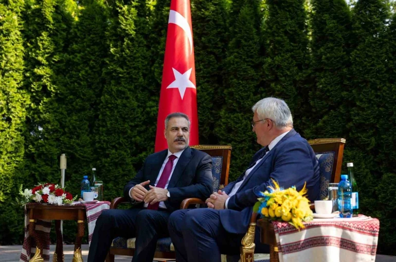 Dışişleri Bakanı Fidan Kiev’de Ukraynalı mevkidaşı Sibiha ile görüştü