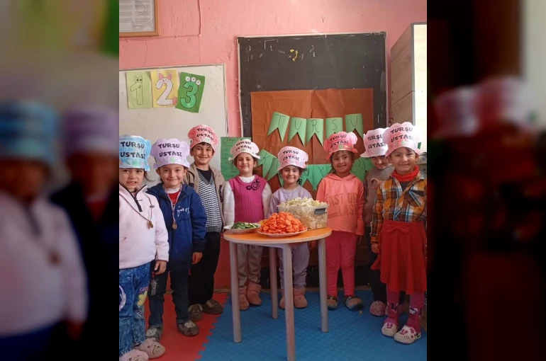 Diyadin’de minik ellerle turşu şenliği