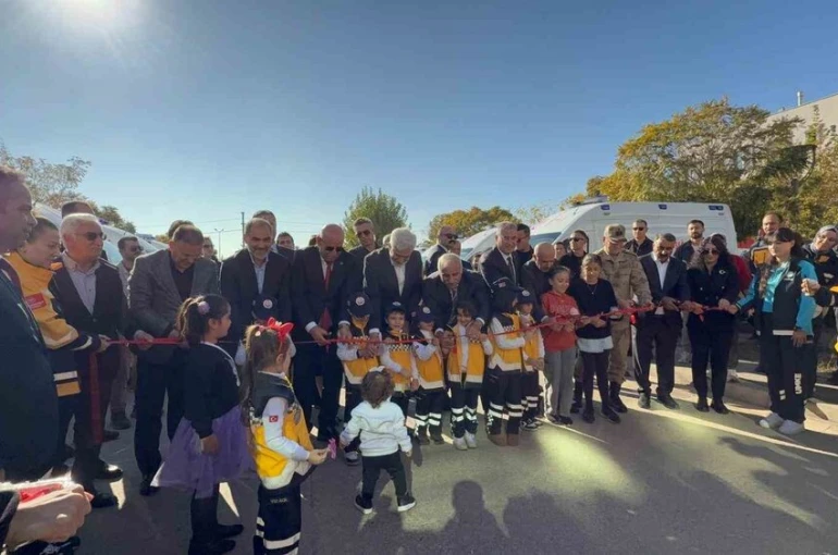 Diyarbakır’da 15 ambulans ve çok sayıda sağlık kuruluşu törenle hizmete alındı