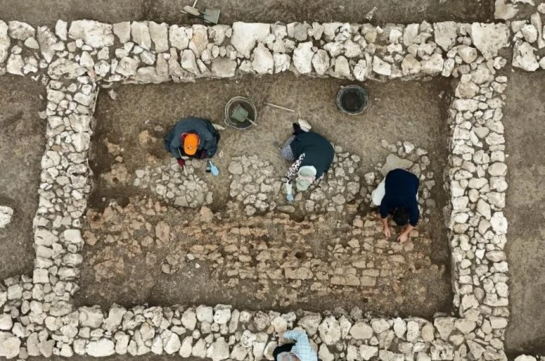 Diyarbakır’da 5 bin yıl önce depremin yıktığı yapının enkazı ortaya çıkartıldı