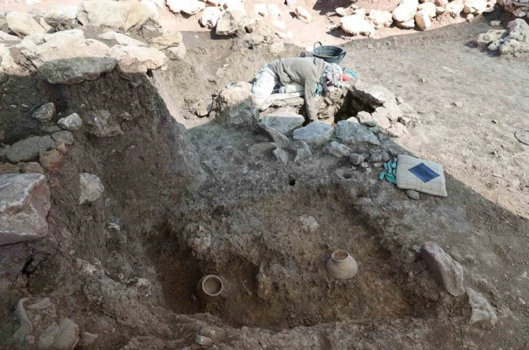 Diyarbakır’da 5 ve 11 bin yıllık 6 mezar bulundu