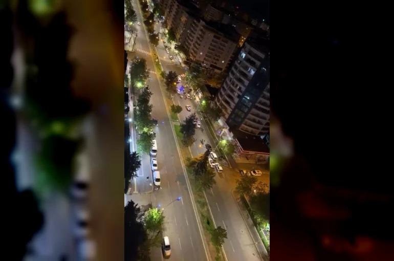 Diyarbakır’da alkollü baba ve oğlu dehşet saçtı: Araçtan içki şişelerini attılar, 590 bin lira ceza yediler