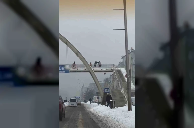Diyarbakır’da bir şahıs çocukları öldüresiye dövdü: O anlar kamerada