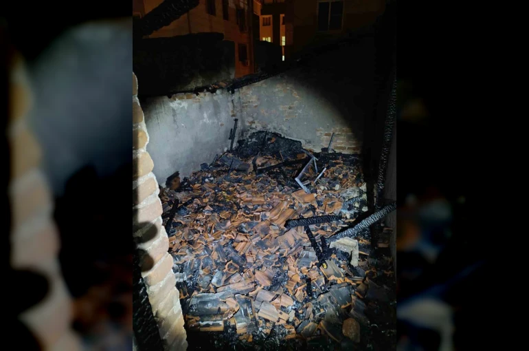 Diyarbakır’da çatı ve ev yangını: 4 vatandaş kurtarıldı
