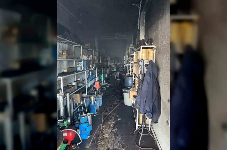 Diyarbakır’da çıkan yangında iş yeri kullanılamaz hale geldi