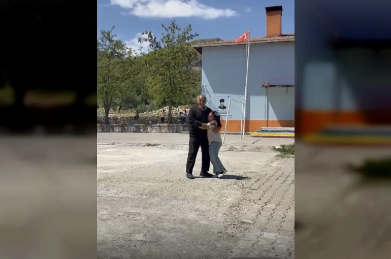 Diyarbakır’da dede ile torunun gülümseten sevgisi