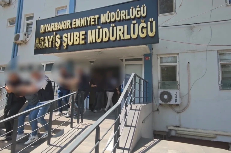 Diyarbakır’da diş kliniğini kurşunlayan 3 şüpheli tutuklandı