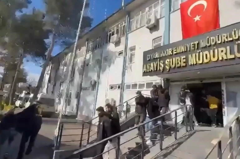 Diyarbakır’da dolandırıcılık operasyonu: 10 tutuklama