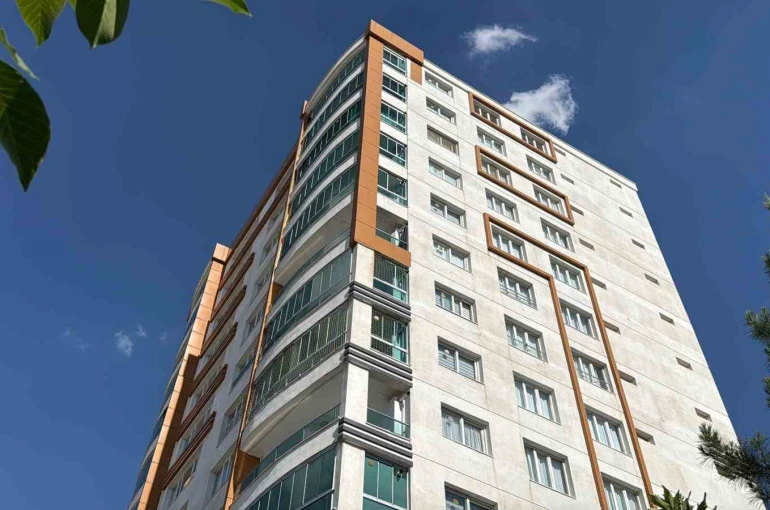 Diyarbakır’da evinin balkonundan atlayan çocuk hayatını kaybetti