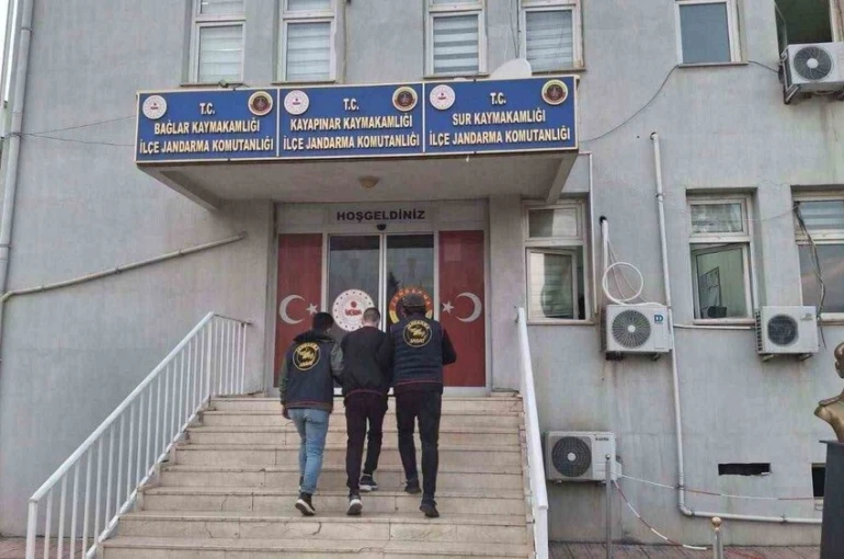 Diyarbakır’da haklarında kesinleşmiş hapis cezası bulunan 94 kişi yakalandı
