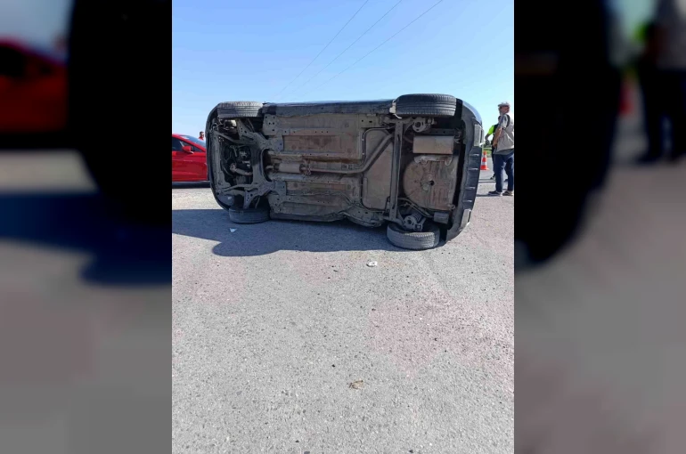 Diyarbakır’da iki otomobil çarpıştı: 3 yaralı 