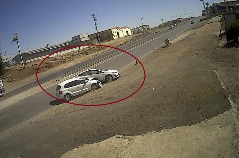 Diyarbakır’da iki otomobil çarpıştı: 4 yaralı