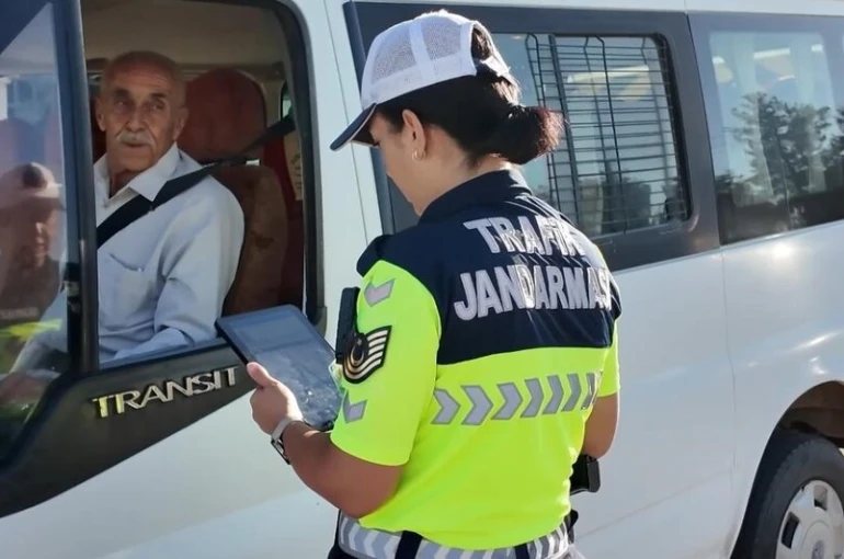 Diyarbakır’da jandarmadan 17 ilçede eş zamanlı trafik denetimi 