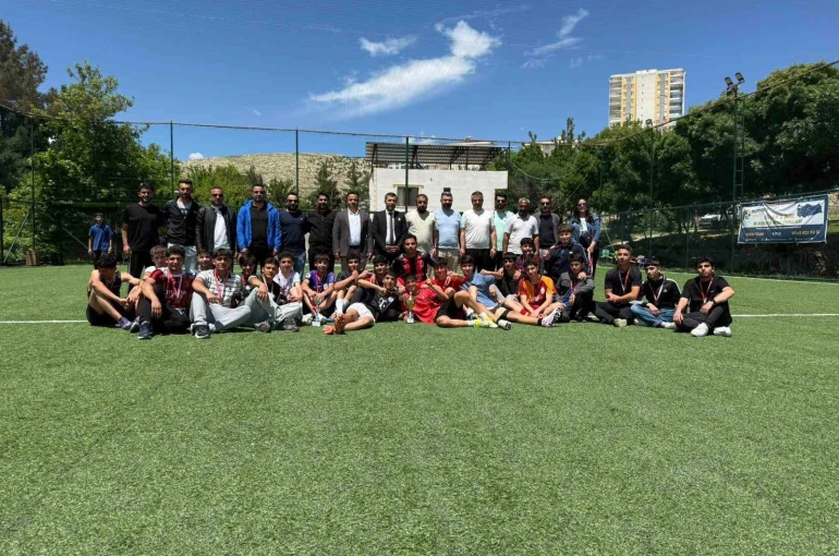Diyarbakır’da "Maarifin Kalbinde Marifetli Gençlik" temasıyla futbol turnuvası düzenlendi