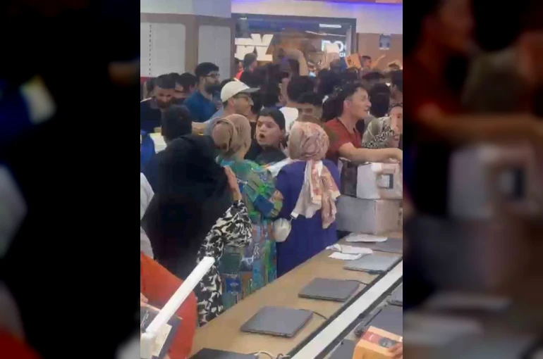 Diyarbakır’da mağaza açılışında izdiham