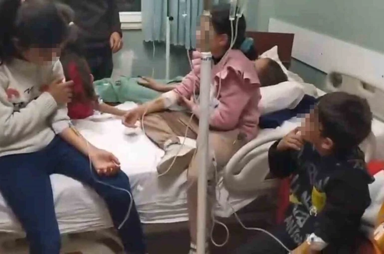 Diyarbakır’da okulda yedikleri yemek sonrası rahatsızlanan öğrenciler hastanelik oldu