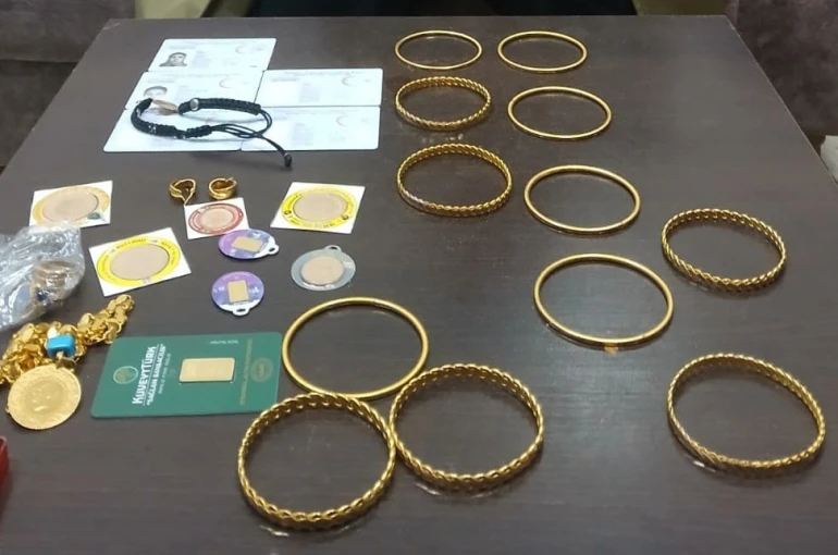 Diyarbakır’da otobüste unutulan çok sayıda altın sahibine teslim edildi