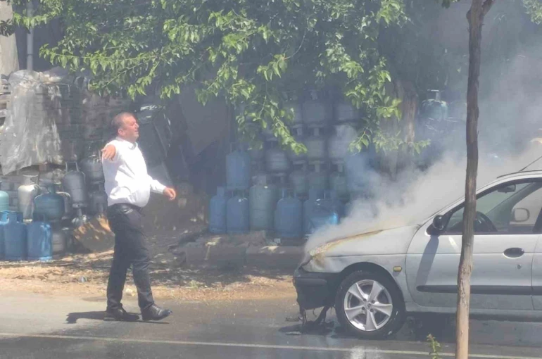 Diyarbakır’da otomobil bomba gibi patladı