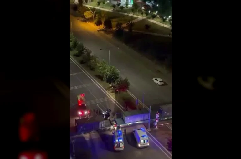 Diyarbakır’da otomobil trenle çarpıştı: 2 yaralı