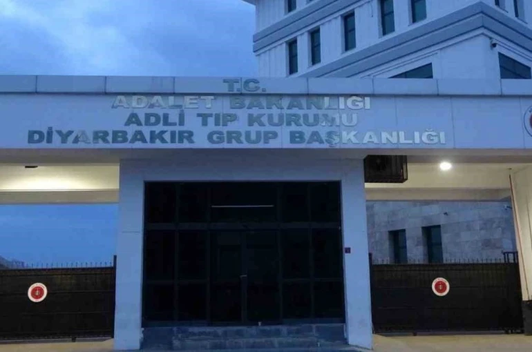 Diyarbakır’da silahla boğazından vurulan şahıs hayatını kaybetti