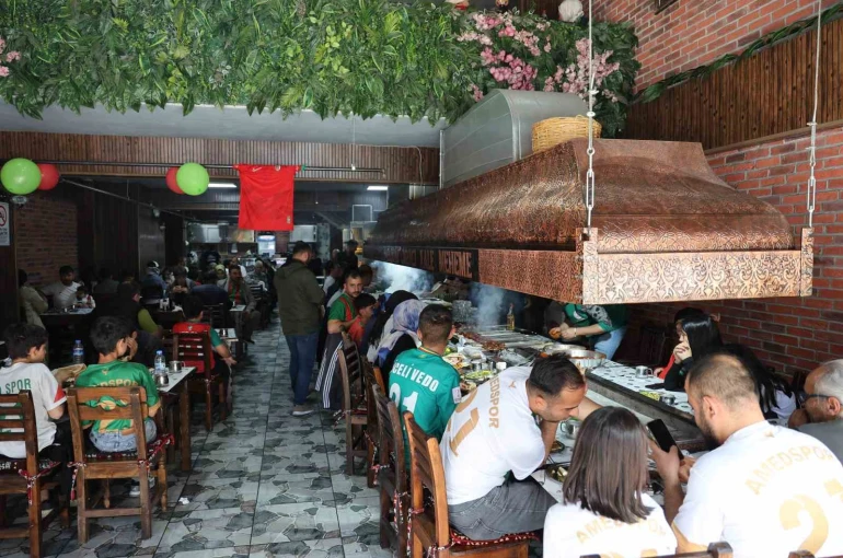 Diyarbakır’da taraftara 121 porsiyon ciğer 5 liradan verildi