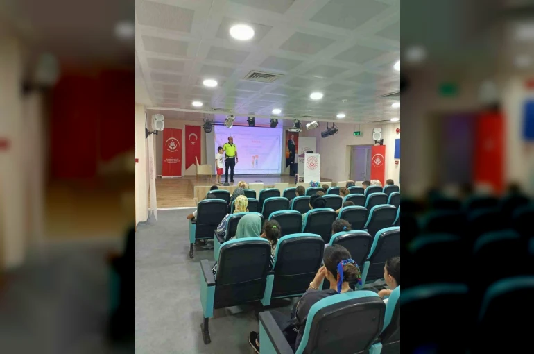Diyarbakır’da trafik polislerinden öğrencilere trafik eğitimi