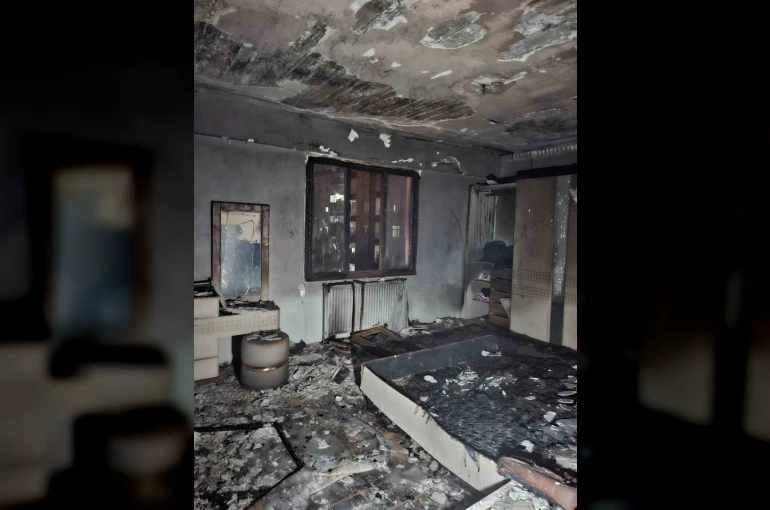 Diyarbakır’da yangında 2 kadın, merdivenli araçla tahliye edildi