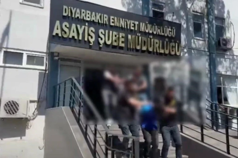 Diyarbakır’da Yapı Kredi Bankası şubesine silahlı saldırıyla ilgili 2 tutuklama