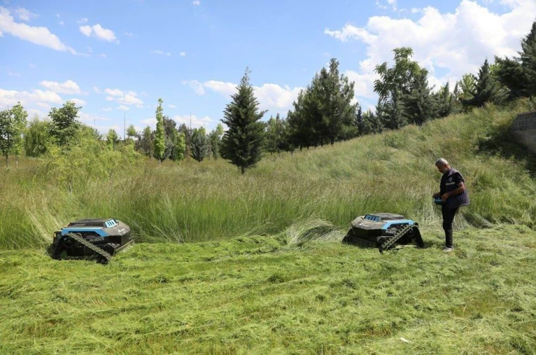 Diyarbakır’da yeni nesil ot biçme robotları sahada