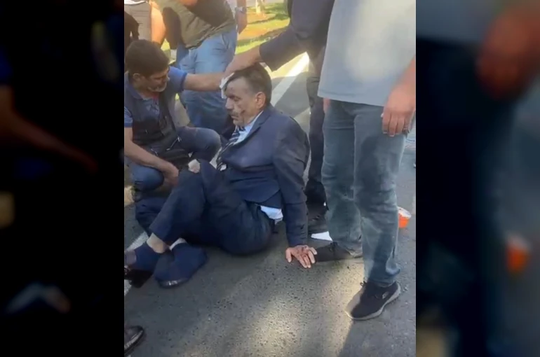 Diyarbakır’da yolun karşısına geçmeye çalışan yayaya minibüs çarptı