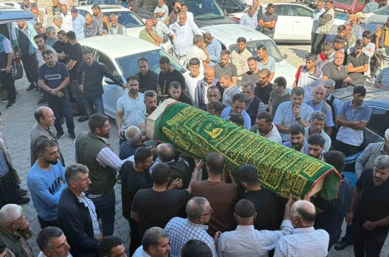 Diyarbakır’daki kuyu faciasında hayatını kaybeden 4 kişi defnedildi