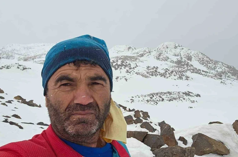 Diyarbakırlı dağcıdan Süphan Dağı’na başarılı solo tırmanış
