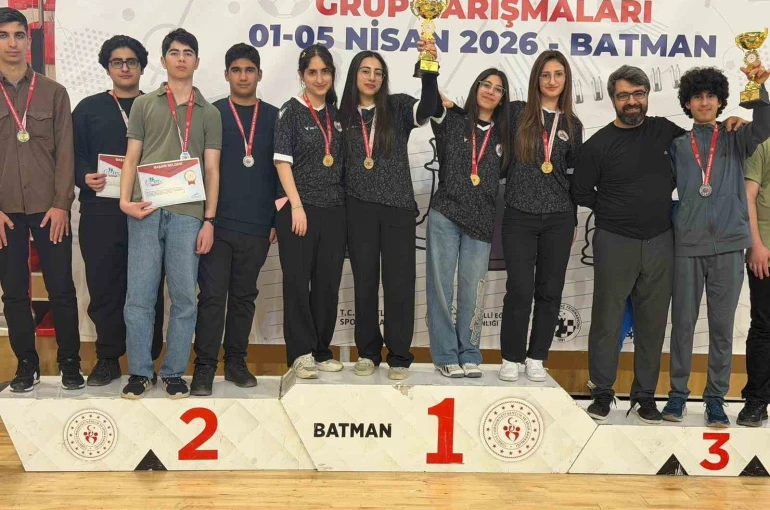 Diyarbakırlı öğrencilerden satrançta çifte zafer