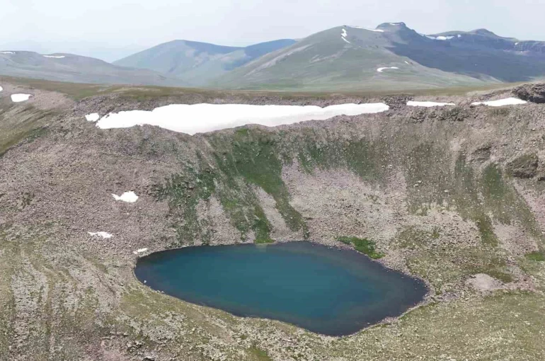 Doğa tutkunlarının yeni gözdesi: Erzurum’un saklı güzelliği ‘Mescit Dağı’ keşfedilmeyi bekliyor 