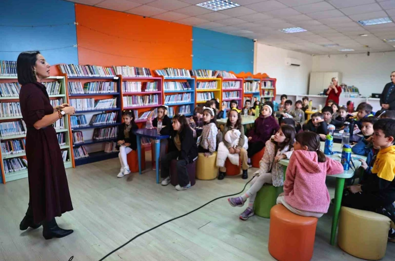 Doğan Hızlan Kütüphanesi’nde imza etkinliği