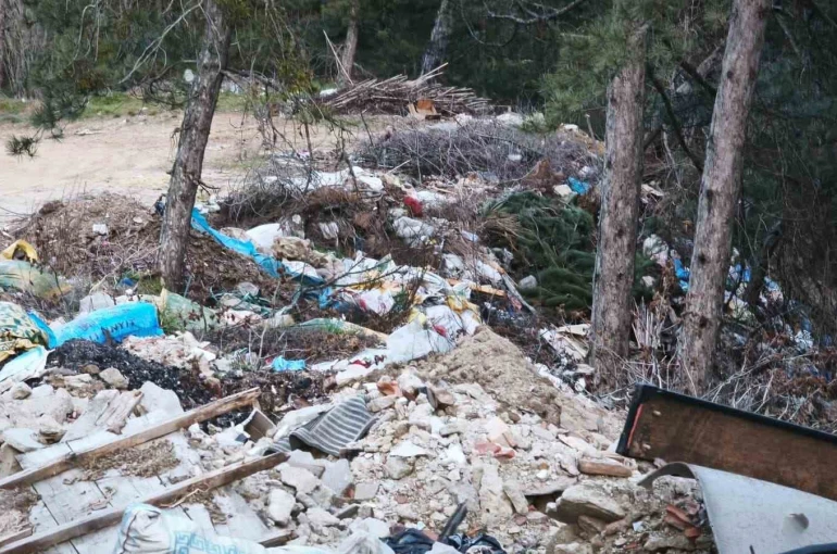 Doğanın kalbine çöp doldurdular