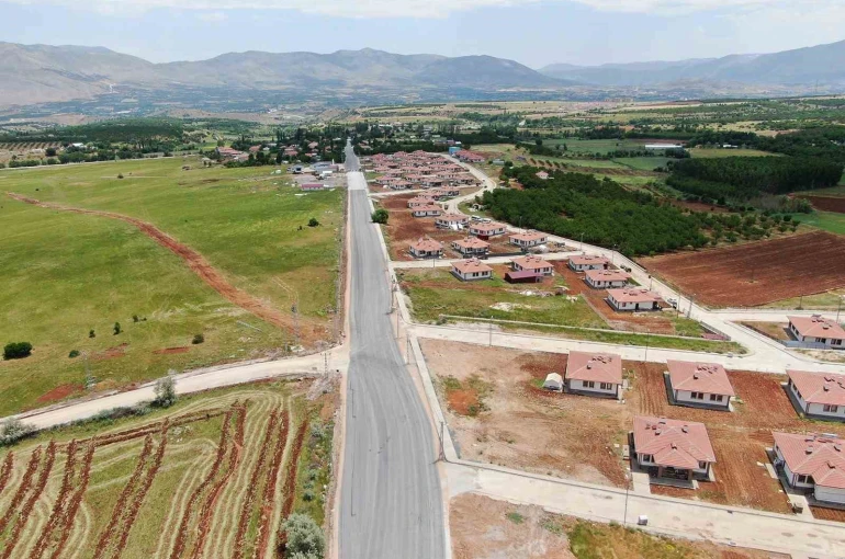 Doğanşehir Yolkoru’da tozlu yol tarihe karıştı