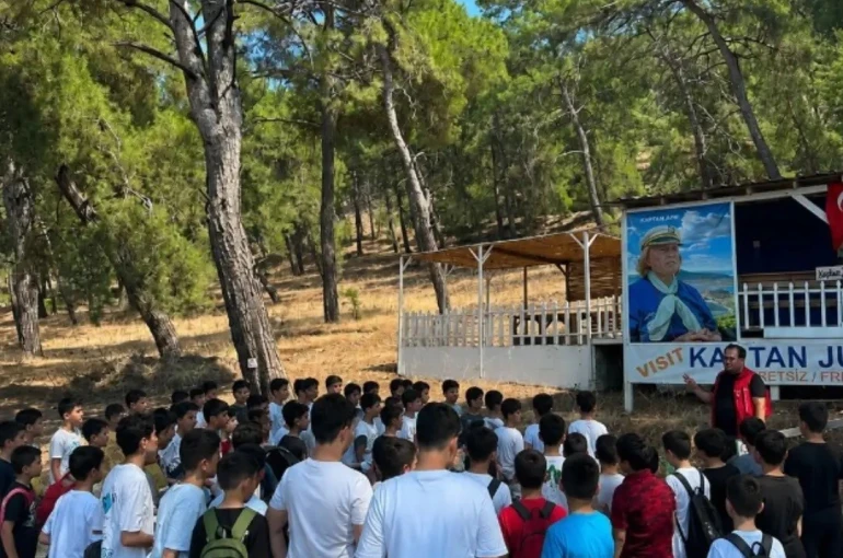 Doğayı koruyor, geleceğe umut oluyorlar gençler Dalyan’ı atıklardan temizledi