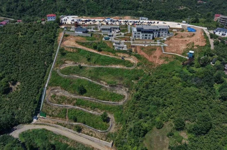 Doğu Karadeniz’in en uzun dağ kızağı Trabzon’da hizmete açıldı