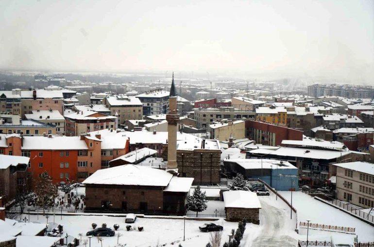 Doğu’da kar yağışı devam edecek