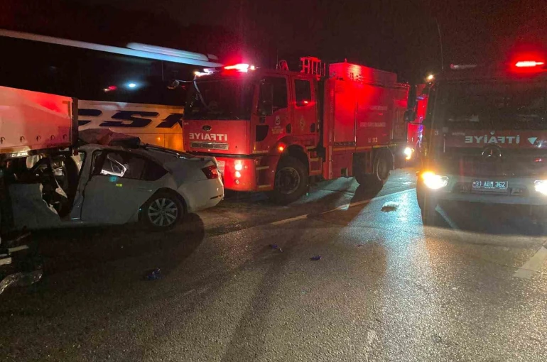 Doğum günü kutlamasına giderken yaşanan feci kazada: 24 ve 23 yaşındaki 2 genç öldü