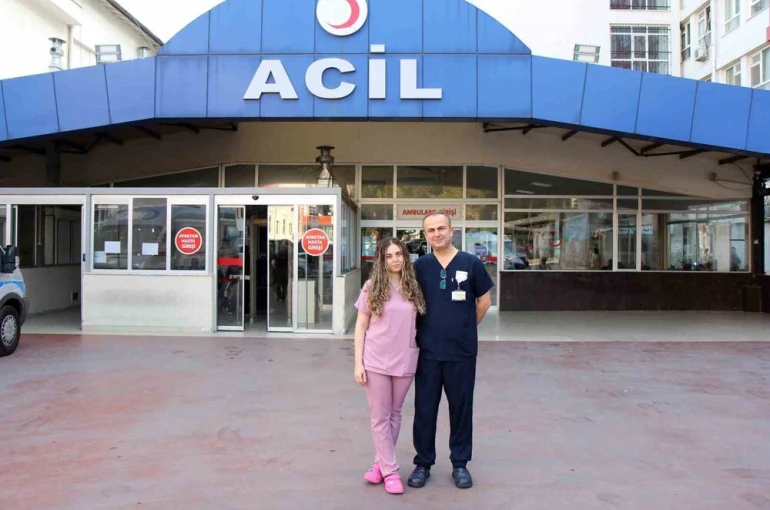 Doktor baba kız birlikte şifa dağıtıyor 