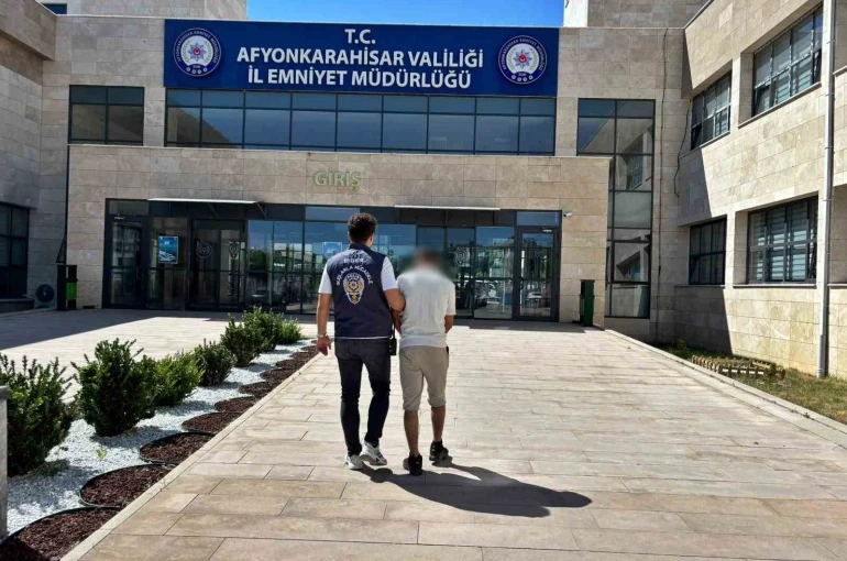 Dolandırıcılık suçundan aranan şahsı polis yakaladı