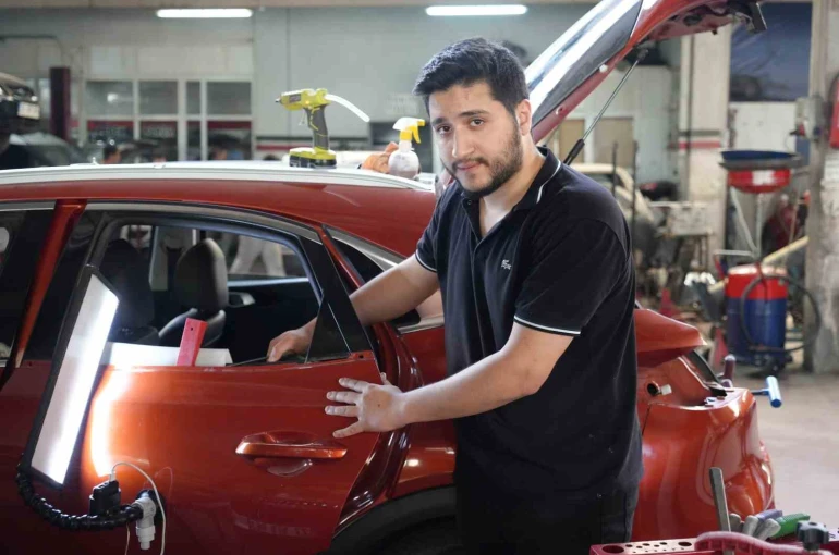 Dolu yağışında hasar gören araçlar sanayide onarılıyor