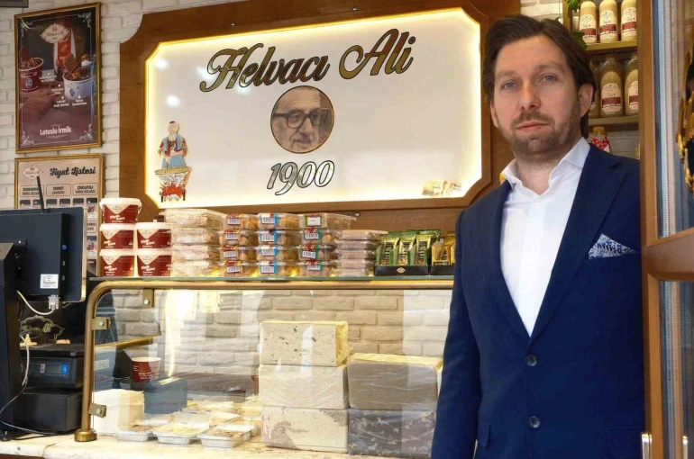 Dondurmalı irmik helvası iftarda hafif tatlı isteyenlerin tercihi olacak